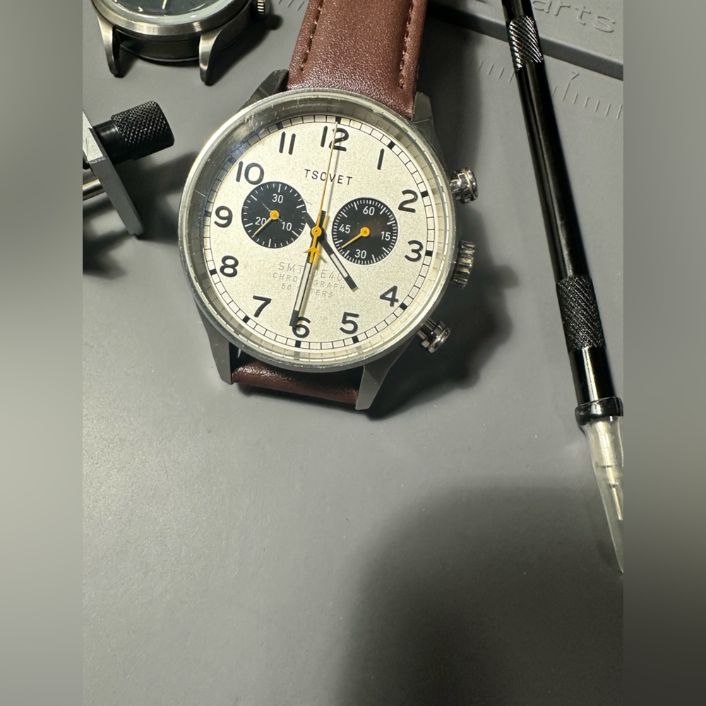 Tsovet SVT DE-40 Quartz Chronograph Silver and Black Men's Chronograph Watch - Picture 4 of 5